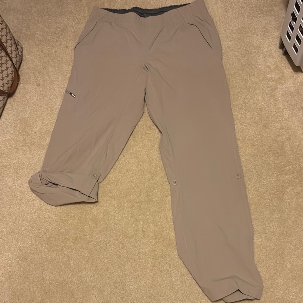 Women’s Tan capris
